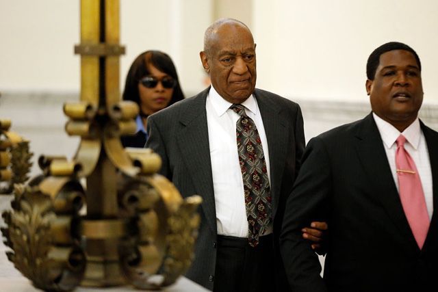 Bill Cosby going to a hearing in 2016
